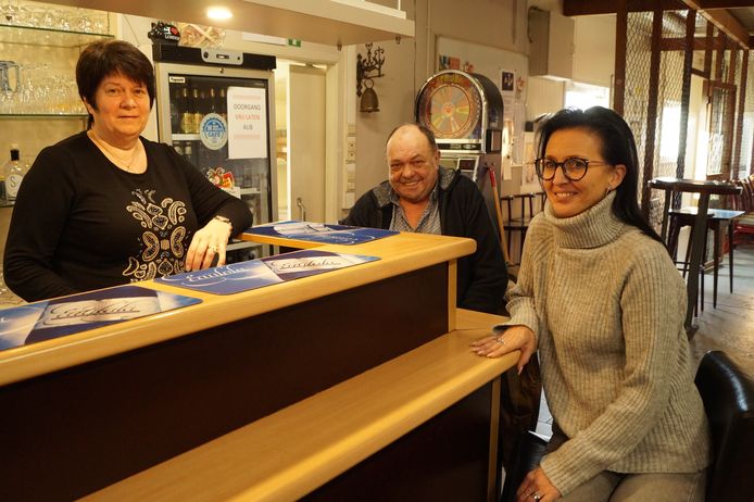 Cindy Ruysschaert uit Aalter neemt het roer van Café Boltra over van Marleen en Luc