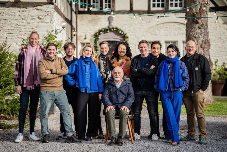 De deelnemers aan 'Vrede op aarde': Ann Wauters, Jeroen Meus, Jelle De Beule, Gloria Monserez, Hannelore Knuts, Jan Peumans, Soe Nsuki, Erik Van Looy, Aster Nzeyimana, Fatma Taspinar en Sven De Leijer. Beeld VRT
