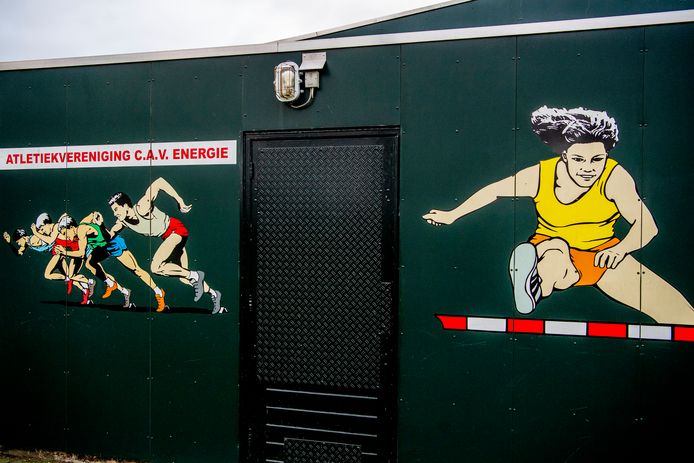 Een exterieur van Atletiekvereniging C.A.V. Energie uit Barendrecht. Het is een van de clubs waar een Rotterdamse atletiektrainer meisjes misbruikte.