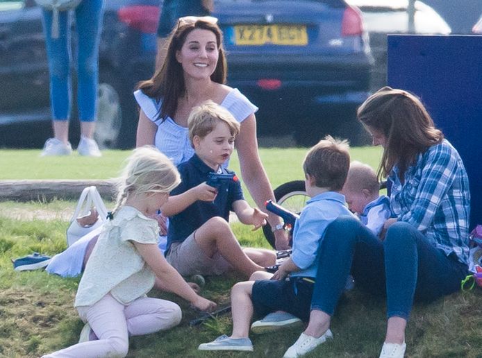 Prins George met een speelgoedpistool afgelopen zondag bij een polowedstrijd.