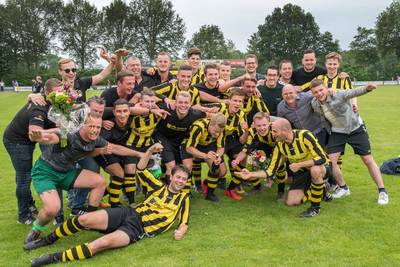 Jenniskens schiet VIOS’38 langs HBV: promotie naar vierde klasse