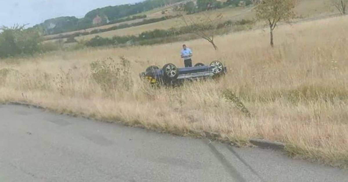 Un poliziotto francese perde il controllo della sua veloce auto sportiva della polizia e finisce per succedere |  All’estero