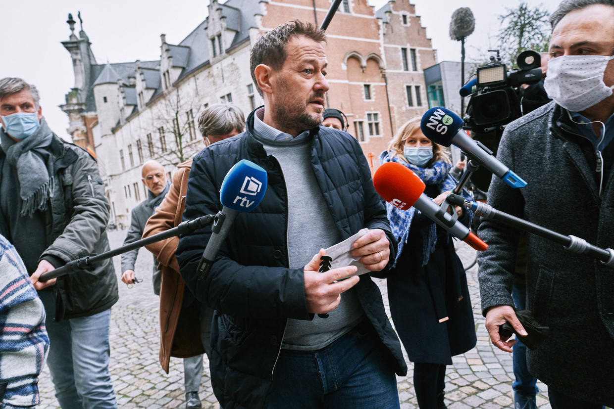 Bart De Pauw aan de rechtbank in Mechelen, na de inleidende zitting. Beeld Thomas Sweertvaegher