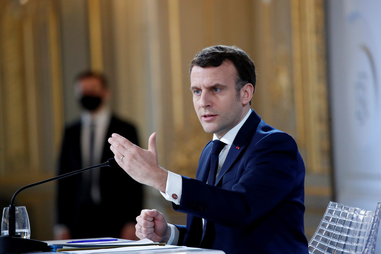 Liefst 85 procent van de Fransen heeft het gevoel dat de politieke leiders, zoals president Macron, zich niet om hen bekommeren.
 Beeld REUTERS