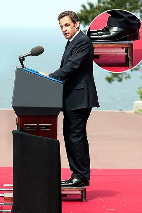 Le petit tabouret de Sarkozy au centre des moqueries (vidéo)