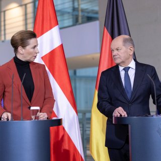 Trump amenință și obține 1,9 miliarde de euro pentru apărarea Groenlandei   