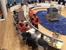 Stembureauleden Veenendaal krijgen extraatje van 100 euro na chaos bij het stemmen tellen 