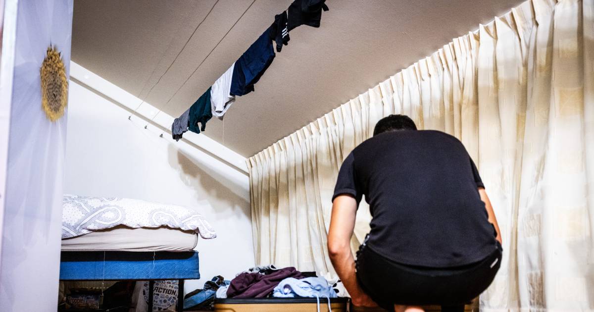 Vluchteling Esam slaapt op een overloop: ‘Beter dan onder een brug ...