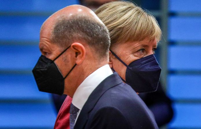 Duits bondskanselier Angela Merkel en Olaf Scholz eerder deze maand in Berlijn.