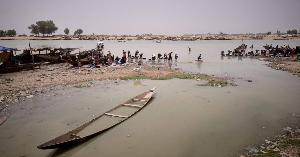 Mogelijk meer dan tweehonderd doden bij ‘afgrijselijk ongeluk’ met overbeladen boot in Nigeria.