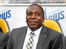 Bondscoach Stanley Menzo na negen maanden weg bij Suriname vanwege ‘lucratieve aanbieding uit China’