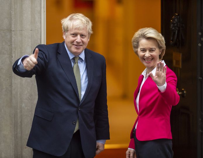 De Britse premier Boris Johnson en de voorzitter van de Europese Commissie Ursula von der Leyen (rechts) op archiefbeeld.