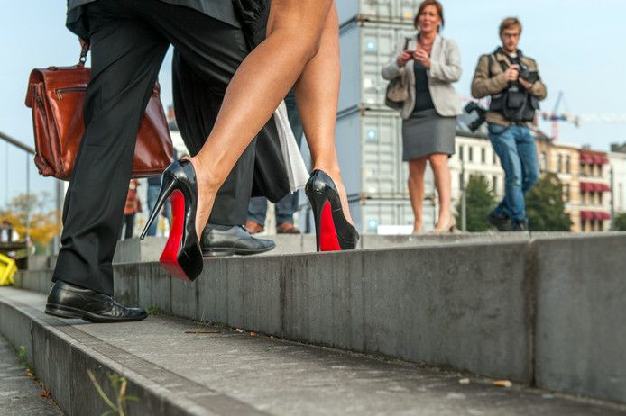 fragment cliënt maximaal Schoenfabrikant vanHaren mag geen schoenen met rode zolen meer maken |  Waalwijk | AD.nl