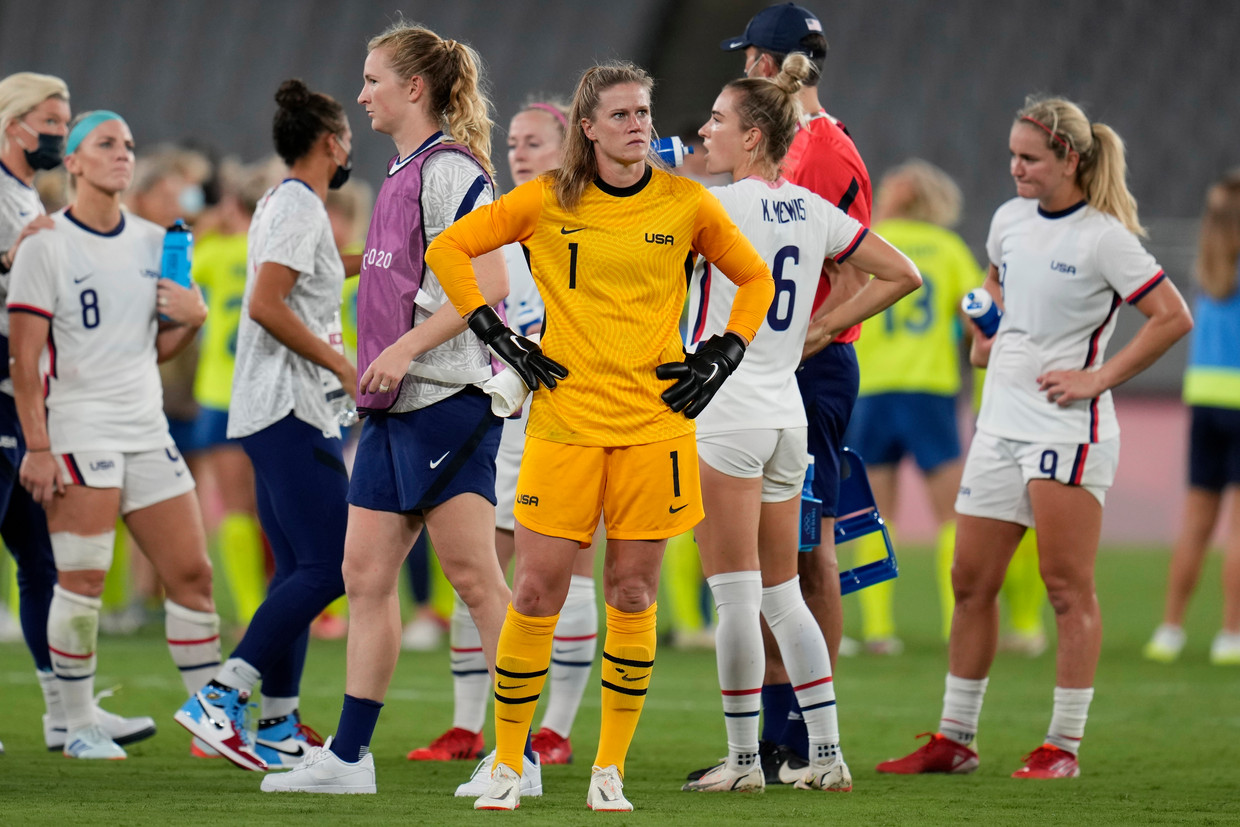 US goalkeeper Alyssa Naher will face a 3-0 defeat against Sweden.  Just like her fellow players.  Image A.P.
