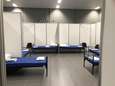 Sporthal Hoograven omgebouwd voor noodopvang asielzoekers, weinig privacy voor tijdelijke bewoners