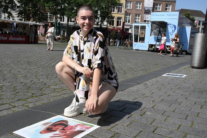 Jill Menkehorst bij haar modeportret.