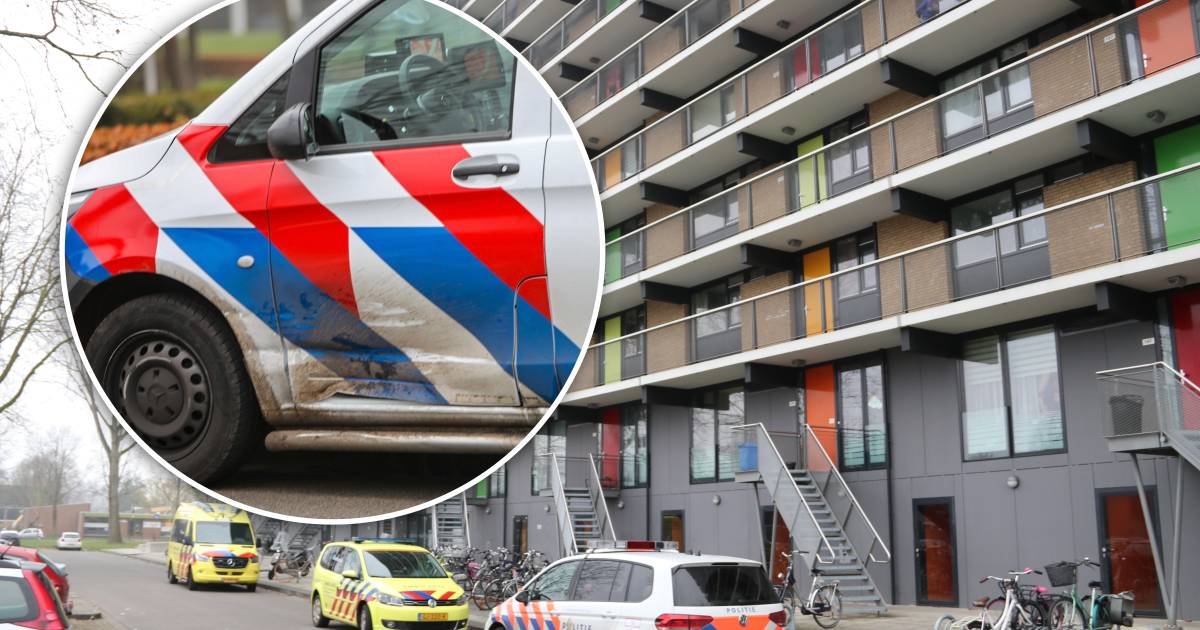 Ongeluk op weg naar reanimatie baby in Apeldoorn: politie geramd.