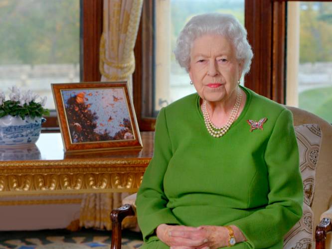 Queen geeft verrassend emotionele speech op klimaattop: “Veel lof voor Philip, geen woord over Harry”