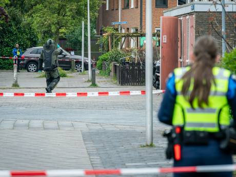 Explosieven aangetroffen in garagebox in Overvecht, bewoners kunnen voorlopig nog niet terug naar huis