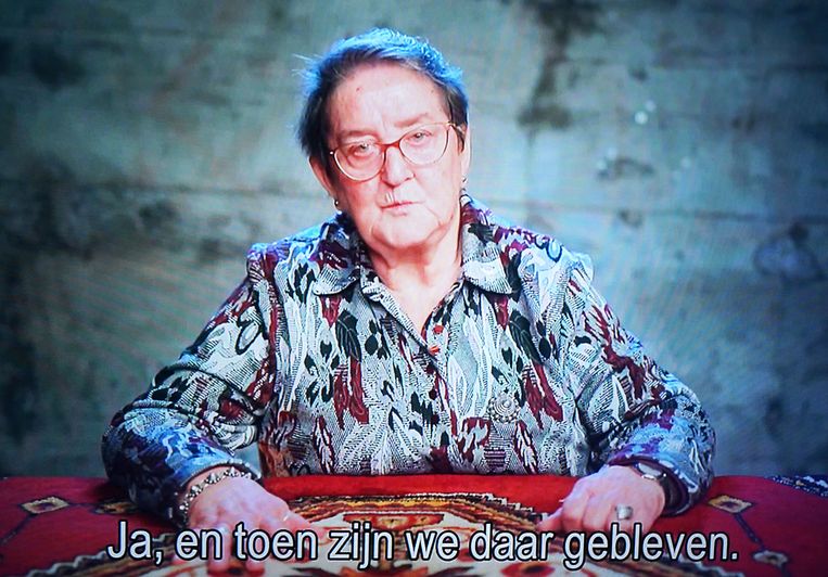 De dochter van Pie en Leen getuigt in 'De nacht van '53', regie Jos de Jager. Beeld EO