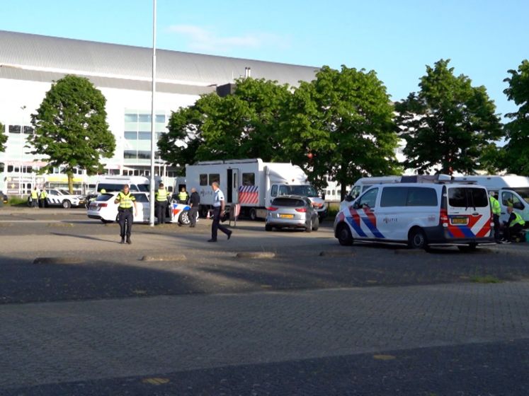 Drie aanhoudingen en meerdere boetes bij grote politiecontrole in Arnhem