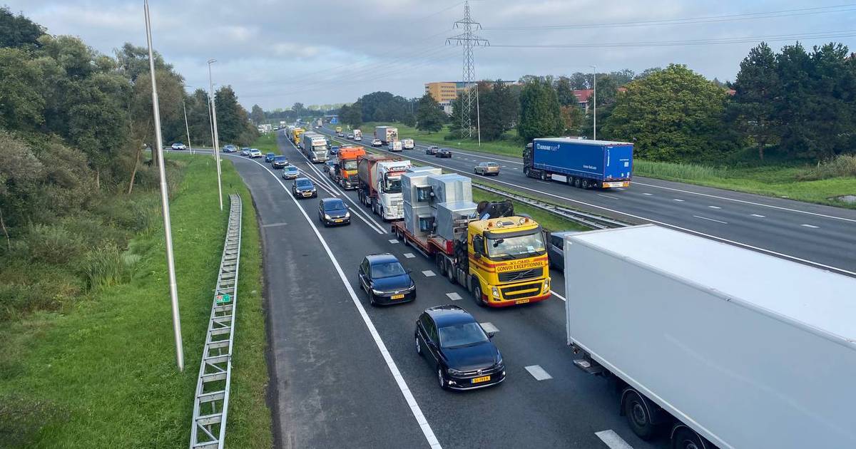 Aanrijding met twee autos zorgt voor lange files op A35 en A1.