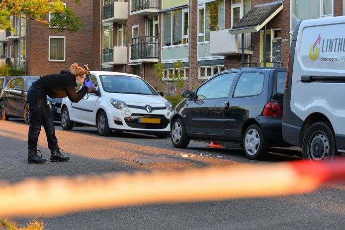 Bij daglicht ging het onderzoek naar de verdachte verder.