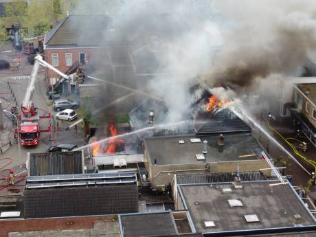 NL-Alert verstuurd wegens zeer grote brand in restaurant in Leek