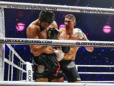 Bloedende Rico Verhoeven wankelt, maar prolongeert titel tegen Jamal Ben Saddik