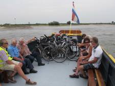 Weer of geen weer: fietspontjes over de Waal pas eind deze maand in de vaart