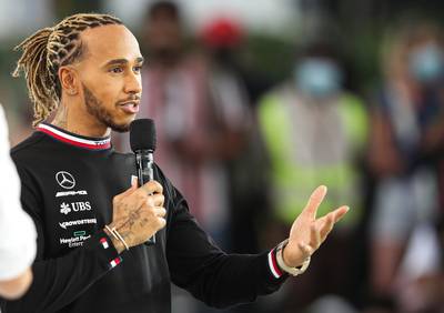 Lewis Hamilton verandert naam: “Ik begrijp niet waarom vrouwen hun achternaam verliezen”
