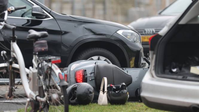 Scooterrijder aangereden op rotonde in Nijkerk, omstanders verlenen eerste hulp