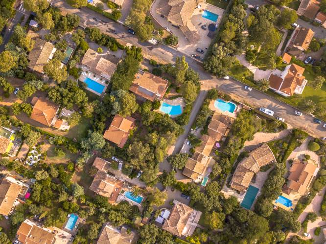 Franse belastingdienst ontdekt 120.000 niet-aangegeven zwembaden via luchtfoto’s
