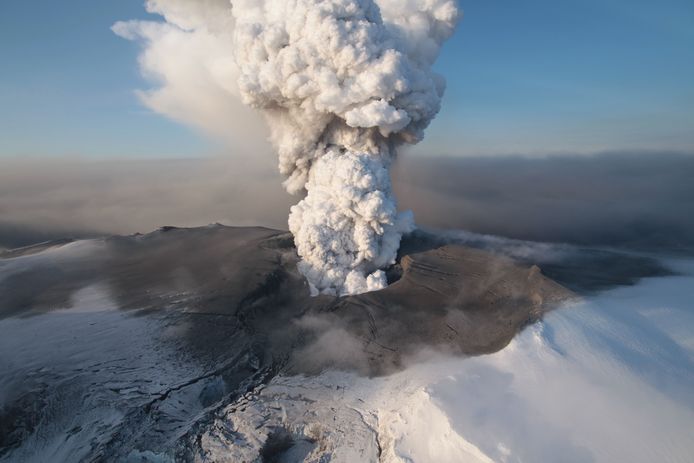 De aswolk na de uitbarsting van de Eyjafjallajökull op 14 april was gigantisch en had zware gevolgen voor het vliegverkeer