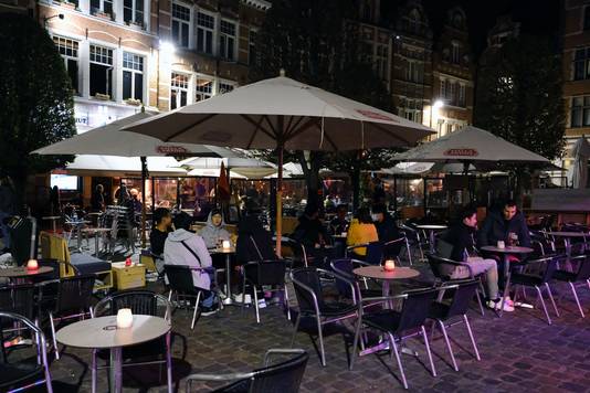 Eerste sluiting om 23 uur van de Leuvense cafés.