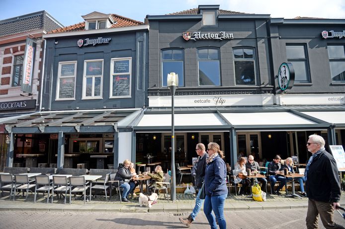 Eetcafé Bij Flip zaterdagmiddag. De zaak in de Langestraat sluit twee weken de deuren.