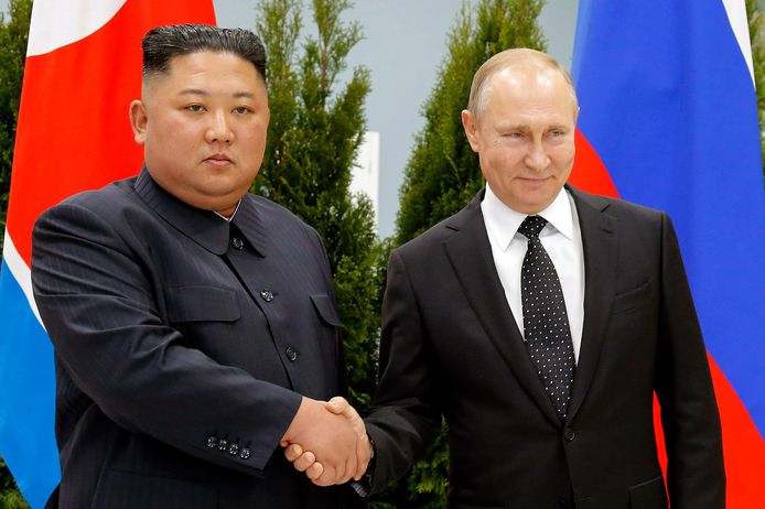 Noord-Korea is een bondgenoot van Rusland. Archiefbeeld van een ontmoeting tussen de Noord-Koreaanse leider Kim Jong-un en de Russische president Vladimir Poetin (25/04/2019).