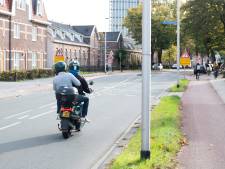 Helft van inwoners in het oosten heeft last van geluid: vooral van brommers en buren 