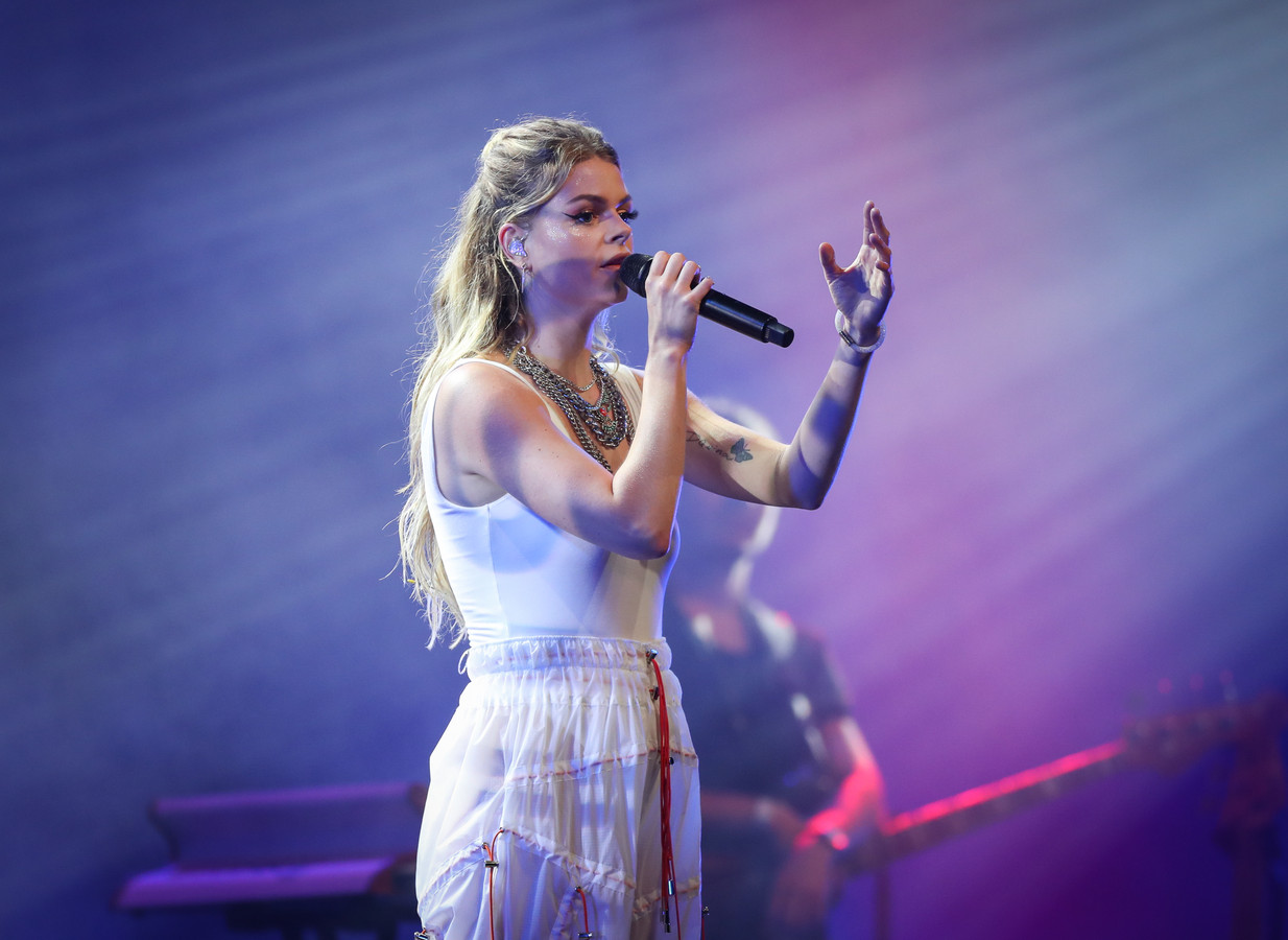 Davina Michelle speelt thuiswedstrijd met eerste show in Ahoy Foto