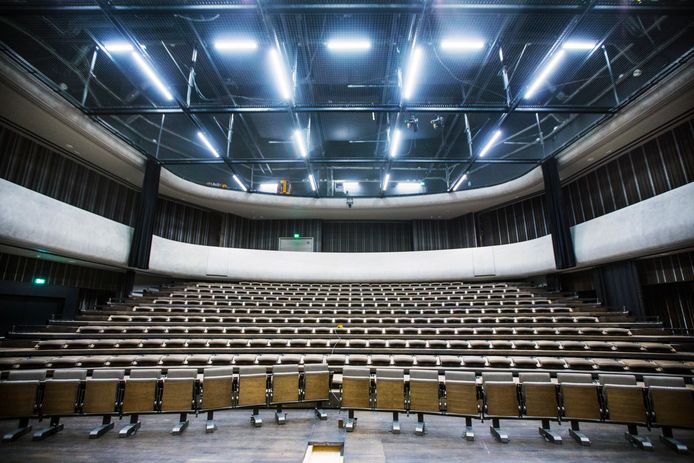 De theaterzaal is de plek waar het NDT zijn voorstellingen heeft en waar opera’s, musicals en vrije producties worden geprogrammeerd.