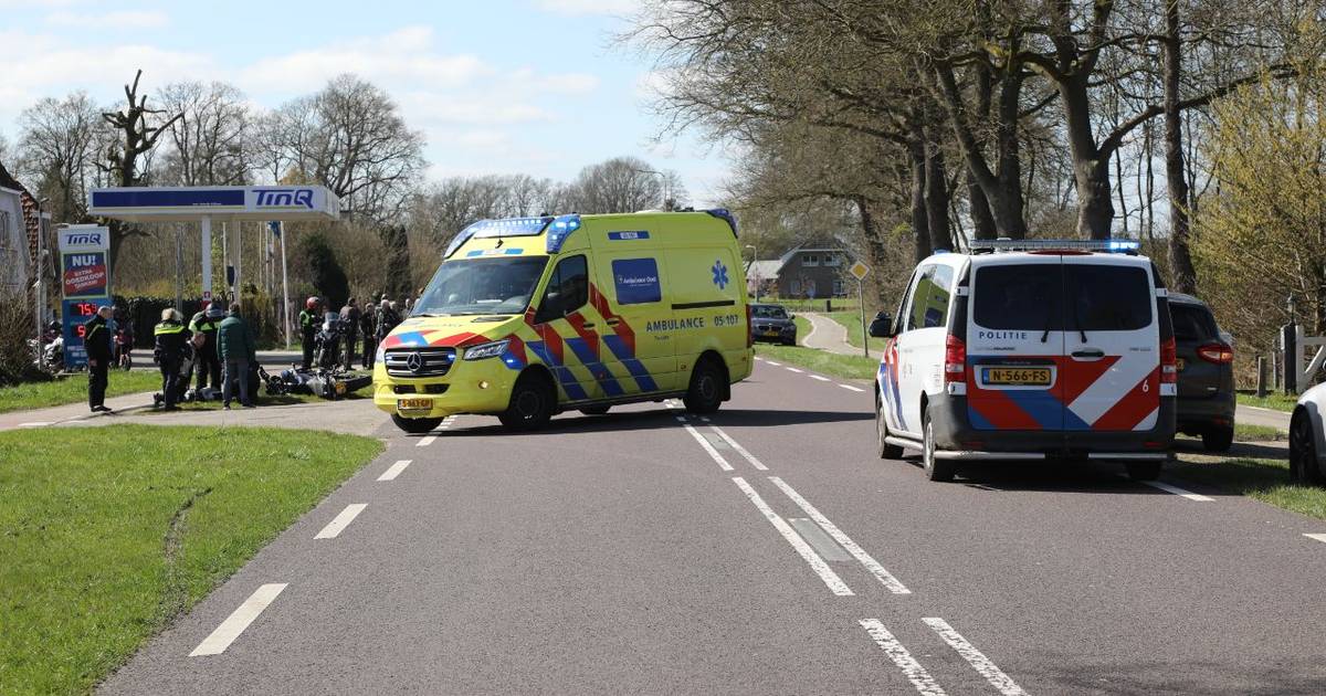 Motorrijder gewond na botsing met automobilist in Markelo.