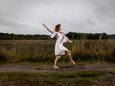 De wereld is voor Anne (23) uit Albergen als een dansvloer: ‘De wereld is mijn podium’