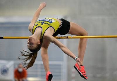 Merel Maes (16) kroont zich tot Belgisch kampioene hoogspringen met sprong over 1m91