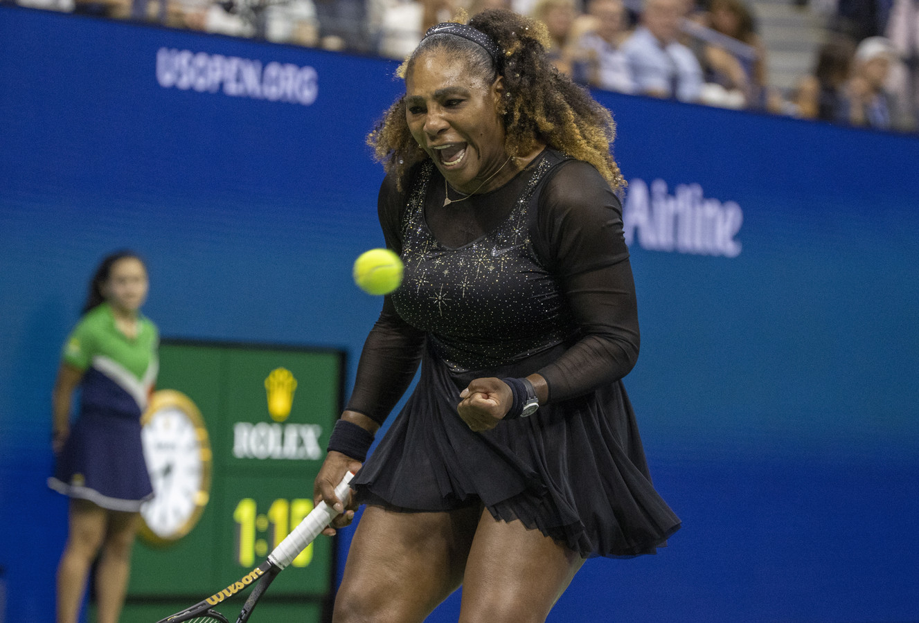 Serena Williams rekt afscheid en wint ook van Kontaveit in tweede