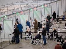 Derde prik in zicht? ‘Aantal extra antistoffen indrukwekkend, zeker bij ouderen’