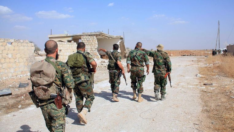 Syrische soldaten in de provincie Aleppo. Beeld afp