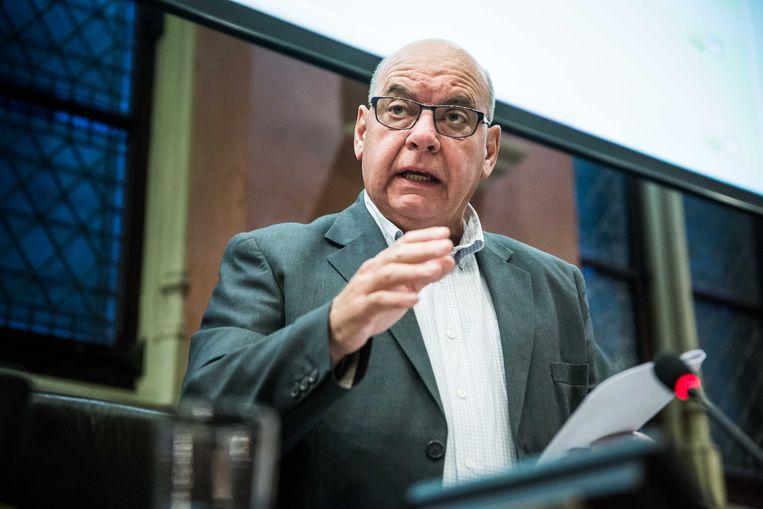 Gents burgemeester Daniël Termont op de gemeenteraad gisteravond. Beeld Bas Bogaerts