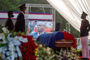 Des soldats gardent le cercueil contenant le corps du président Jovenel Moise pendant le début de sa cérémonie funéraire, au Cap-Haïtien, en Haïti, le 23 juillet 2021. La veillée funèbre en l'honneur du président d'Haïti, Jovenel Moise, a débuté le 23 juillet dans la ville du Cap-Haïtien, dans le nord du pays, quelques heures avant l'enterrement du président, assassiné le 7 juillet 2021. Le service funèbre a commencé avec deux heures de retard sur l'horaire prévu et se déroule dans les jardins de l'Habitation Village SOS, la résidence privée de la famille Moise, située dans la banlieue du Cap-Haïtien, qui est gardée par un fort dispositif de sécurité.