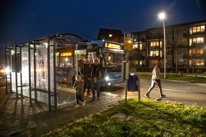 De bus rijdt vanaf februari een langere route door Stadshagen, maar daardoor komen ook twee haltes te vervallen. Onder andere de halte Havezathentunnel, ter hoogte van 't Hoge Huis.