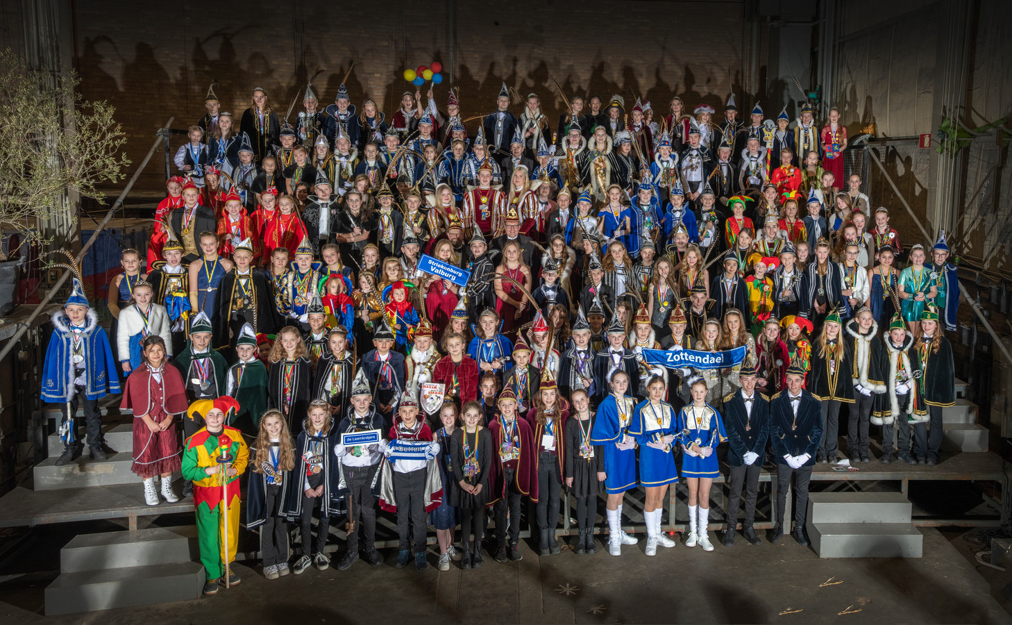 Klaar voor carnaval bijna alle prinsen en prinsessen voor twintigste